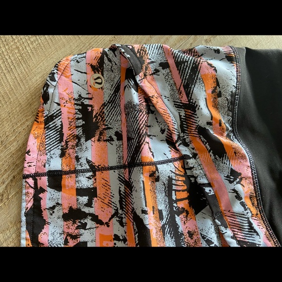 Lululemon speed short size 8 - Picture 3 of 4